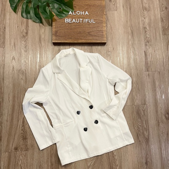 Aaron & Amber Blazer - Picture 2 of 7